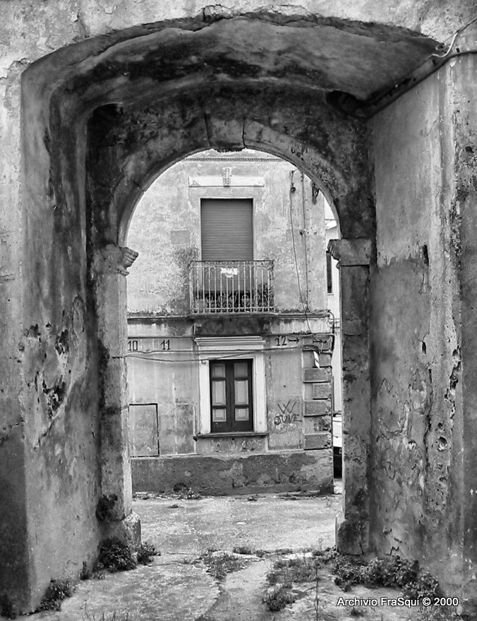 Arco Salerno con vista su uno scorcio che non esiste più...